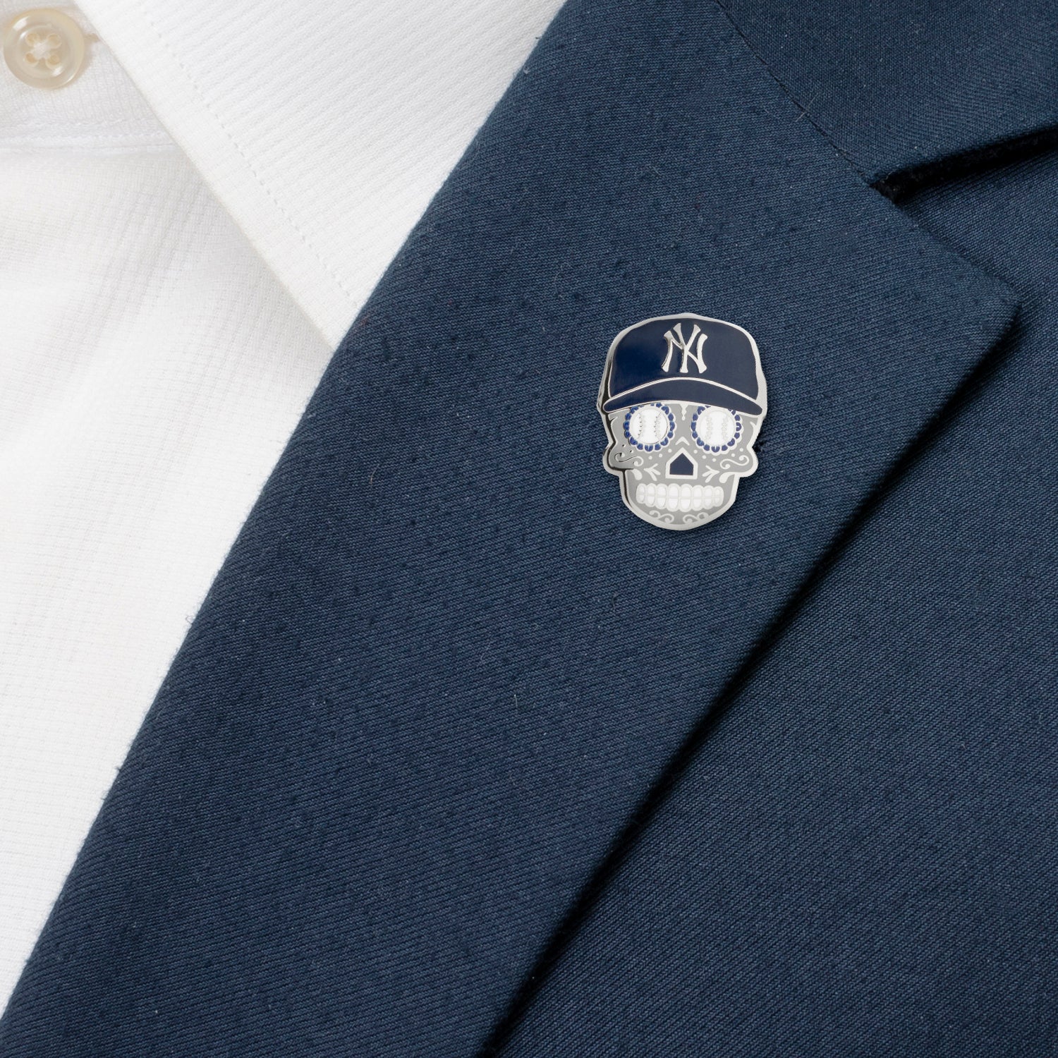 MLB New York Yankees Sugar Skull Cufflinks & Lapel Pin Gift Set